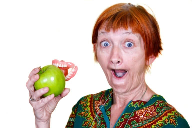 Tornare a masticare con i denti fissi: come è possibile