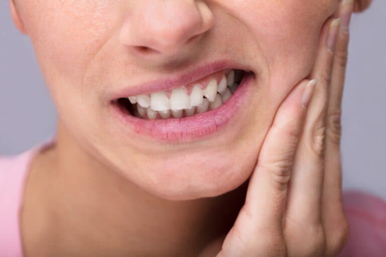 Rigetto degli impianti dentali: verità e falsi miti