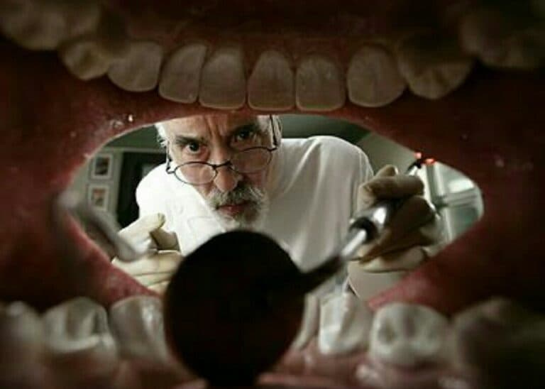 Perché ogni trattamento dentale ha bisogno del suo specialista